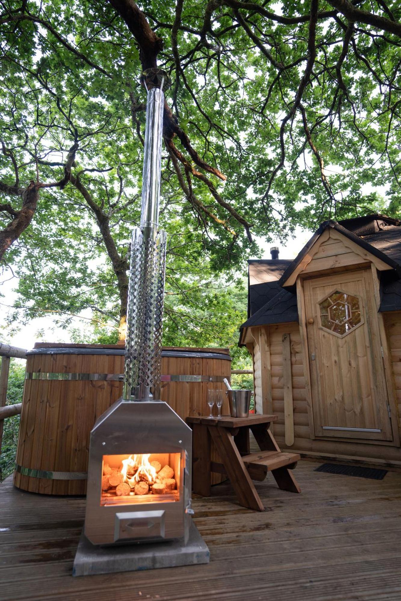 Chestnut Tree House With Hot Tub & Sauna Barmouth Eksteriør billede